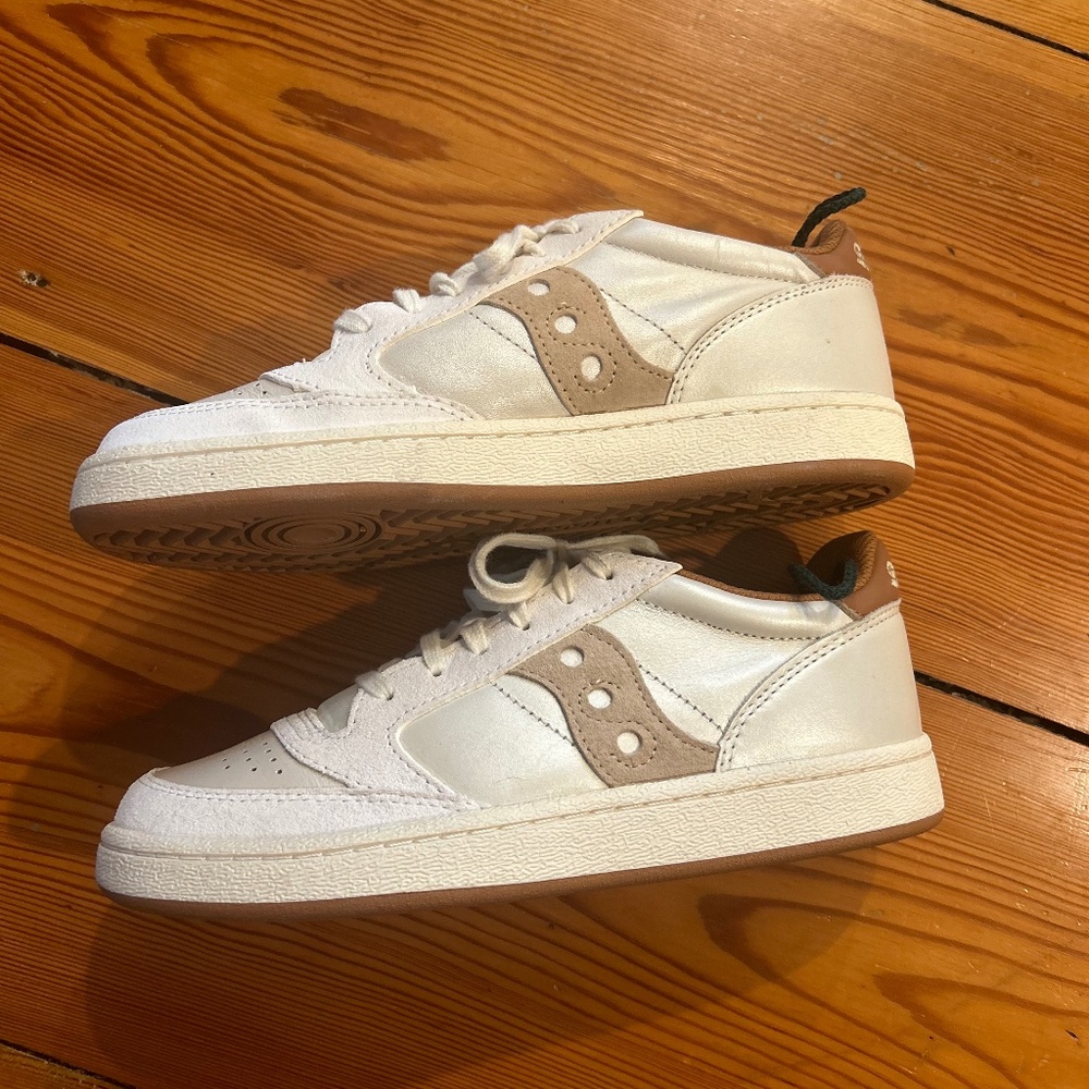 Saucony Jazz Court white/gold